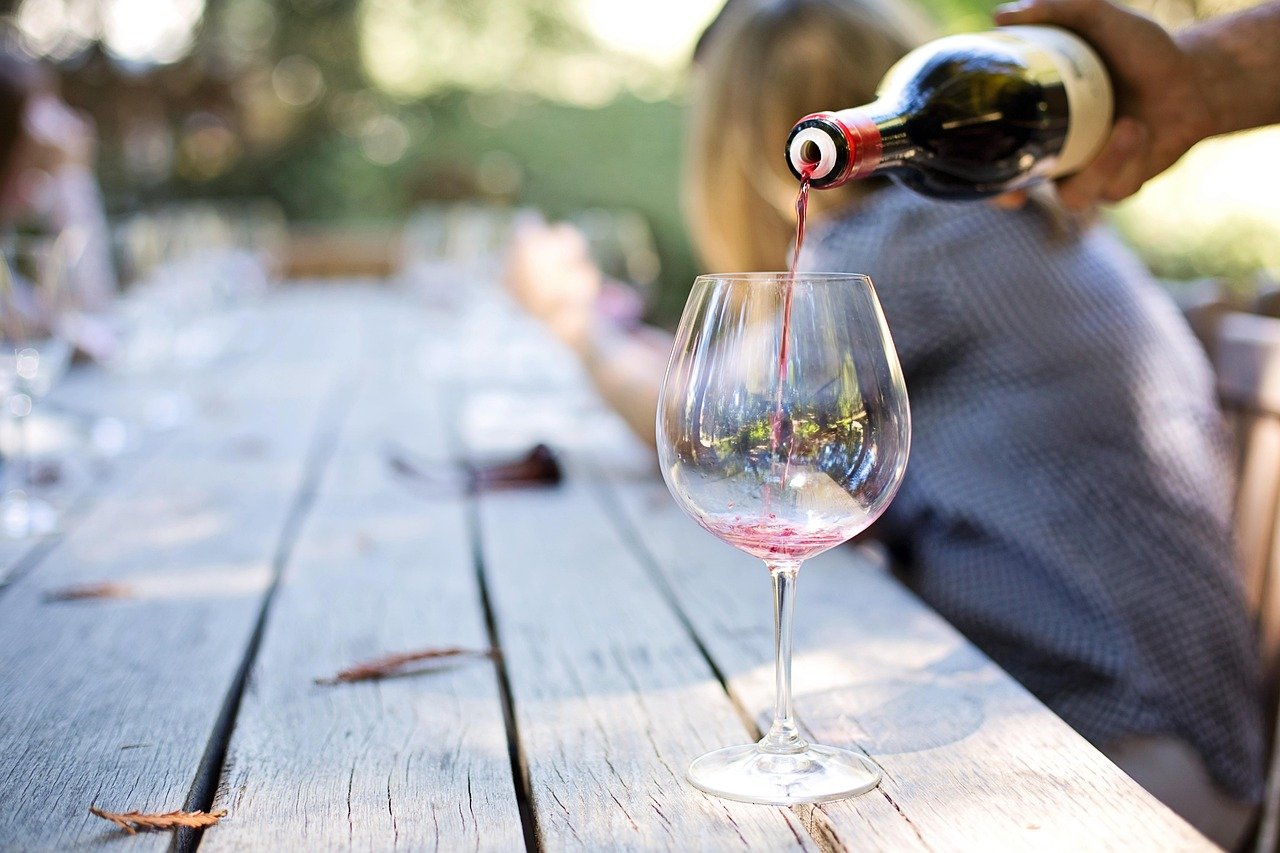 Service riz valencien table conviviale verres vin Bobal accord